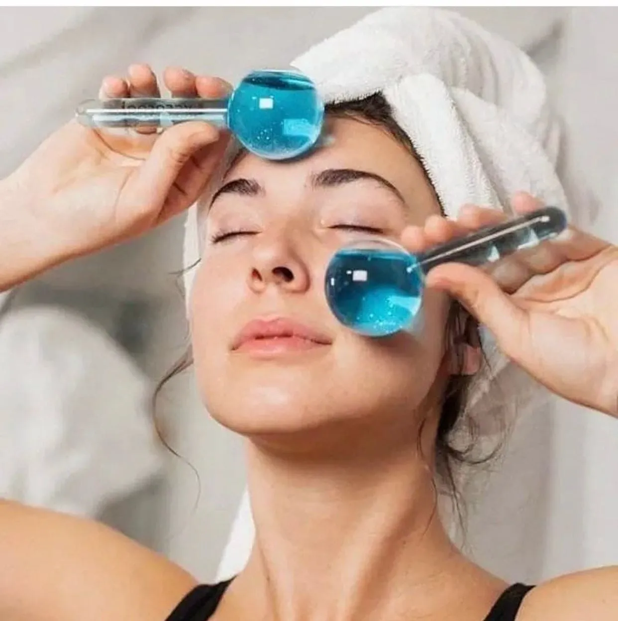 2 Pcs Crystal Ice Hockey, Energy Face Eye Massaging Globes, Face Lifting Anti Wrinkles Ice Roller, Anti Aging Health And Skincare Tool